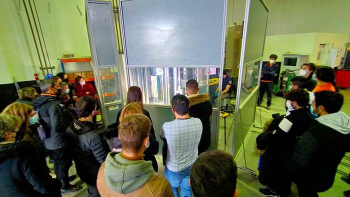 Estudiantes de FP en el laboratorio de la Universidad de A Coruña